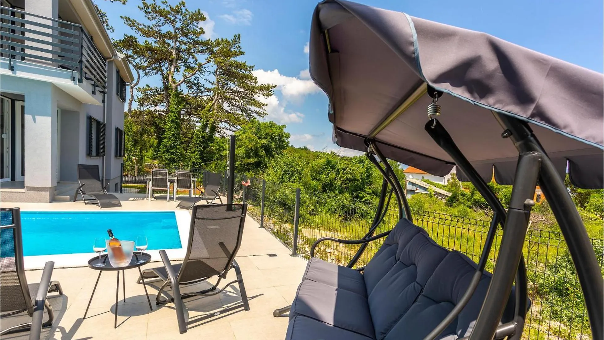 Stunning Apartment In Vrbnik With House Sea View