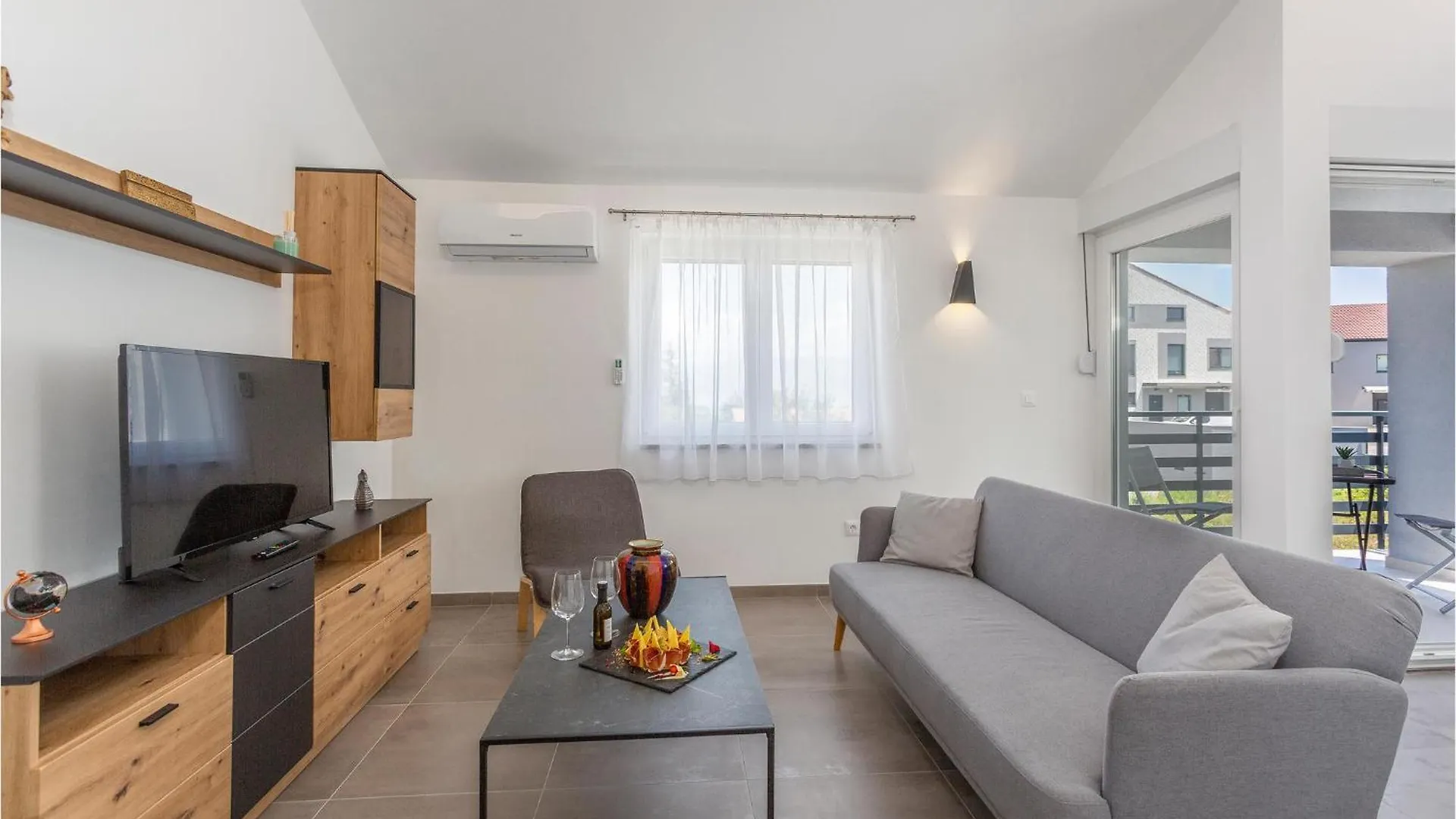 Amazing apartment in Vrbnik with Outdoor swimming pool, WiFi&2 Bedrooms 0*,  Kroatië