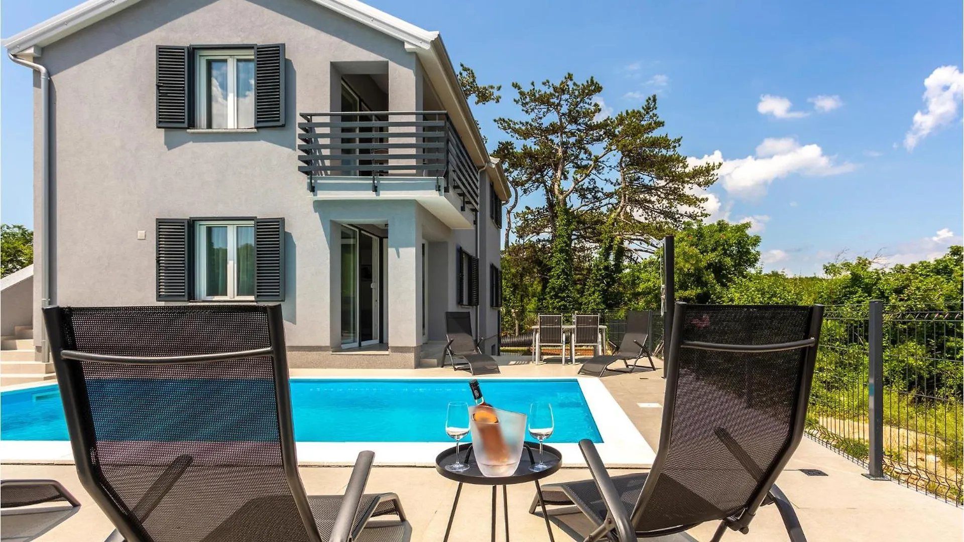 Amazing apartment in Vrbnik with Outdoor swimming pool, WiFi&2 Bedrooms 0*,  Kroatië
